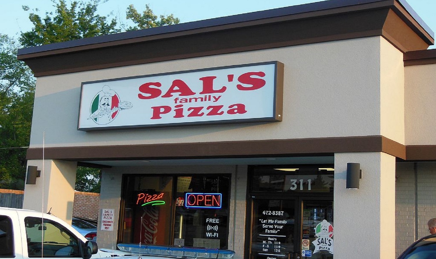 Restaurant Sal's Family Pizza